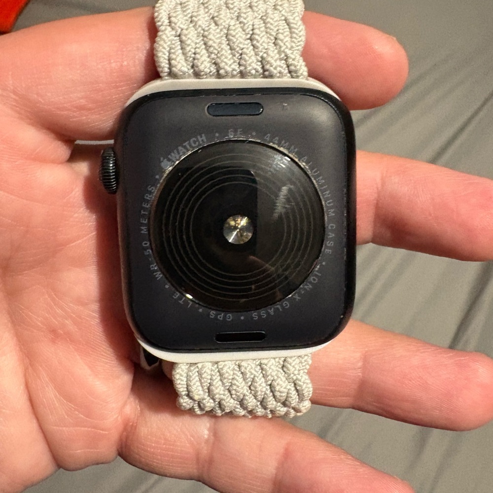 Apple Watch - Picture 2 of 2